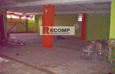 Predajňa/sklad 258 m2 s parkoviskom na prenájom