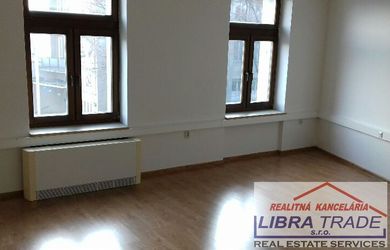 Ponúkame na prenájom 8 kancelárskych priestorov rozlohou od 12,7 m2  do 94 m2