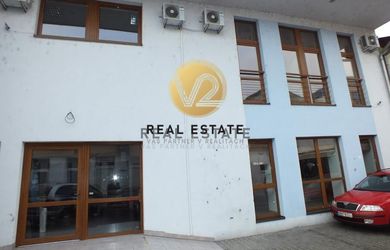 Na PREDAJ budova 673m2 v centre NITRY