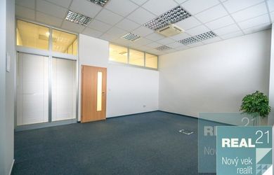 Ponúkame na prenájom administratívne priestory v centre mesta.