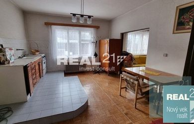REZERVOVANÝ - Ponúkame na predaj starší RD v obci Klokočov.