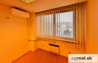Kancelária 17,70 m² v administratívnej budove na Hattalovej ulici