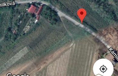 NA PREDAJ  POZEMOK NA INVESTÍCIU BRATISLAVA –RAČA , KAMILKOVÁ UL.