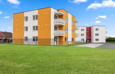 ** Priame pripojenie na R7 ** Byty s predzáhradkou alebo terasou a parkovacím státím