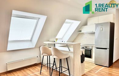 Prenájom luxusného 4 izbového bytu 90 m2 na Mariánskom námestí, Žilina