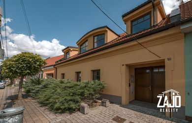 NA PREDAJ | Rodinný dom 173m2 v centre Nového Mesta nad Váhom