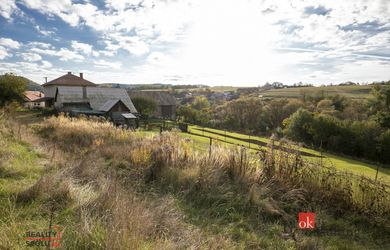 Znížená cena! slnečný pozemok v obci Lukavica, len 15min od Banskej Bystrice