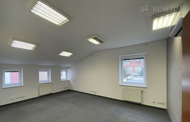 Lukratívne kancelárske priestory, 65 m2, klimatizácia, Trenčín, Piaristická ul.
