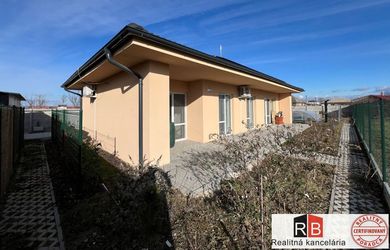 REALITY BROKER ponúka na predaj nízkoenergetický bungalov v DANUBE ALLEY v obci Jelka