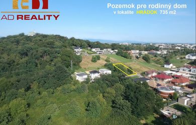Pozemok pre výstavbu domu 735 m2  - HRÁDOK