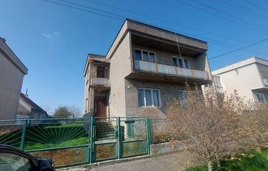 Ponúkame exkluzívne na predaj rodinný dom v obci Čajkov - postavený na pozemku o výmere 800 m2