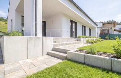 Moderná 4-izbová novostavba v Lietave | Pasívny štandard | Smart technológie