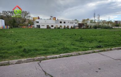 MOVEON exkluzívne ponúka v Leviciach pozemok vhodný pre developing