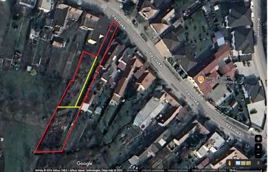Ponúkame na predaj pozemky  v obci Slovenský Grob, prístup z hlavnej cesty, súkromná ulička