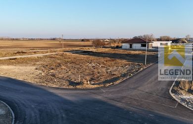 LEGEND -  Investičný stavebný pozemok Nesvady 1540 m2, pri termálnom kúpalisku
