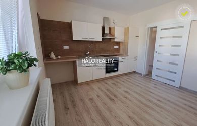 HALO reality - Predaj, rodinný dom Trnovec nad Váhom, Nadštandardná úplná rekonštrukcia...