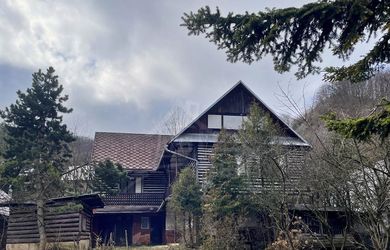 Dom na rekonštrukciu v chalupárskej obci Hačava. Nová cena!