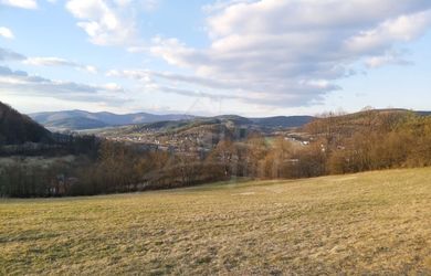 Pozemok s nádhernými výhľadmi v Púchove nad časťou Vieska-Bezdedov na predaj