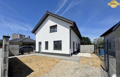 NEW LIVING - posledný 3i byt, 2x parking a pozemok, Záhradná, Vrbové