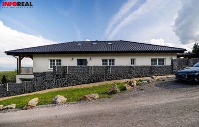 DOM BAŠKA, 350 M2 ÚŽ. PLOCHA, 882 M2 POZEMOK, VŠETKY IS