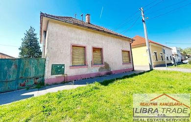 ŠTÚROVO - rodinný dom v centre mesta Štúrova vhodný aj na podnikanie.
