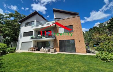 Luxusný klimatizovaný 4 izbový slnečný byt s výhľadom 360° pre náročného klienta, 2X terasa, 2X parkovanie, BA I, Staré mesto