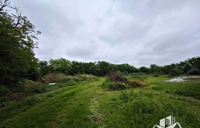 Na predaj stavebný pozemok s RD - NZ smer Nesvady (Ozón)