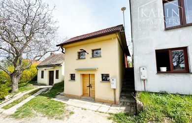 ZNÍŽENÁ CENA Vinohradnícky domček po reko aj s vinohradom, za Líštinami