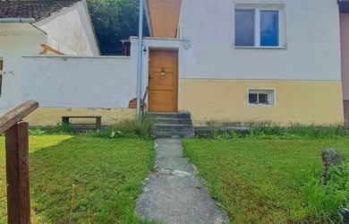 Malebná romantická chalupa pod lesom