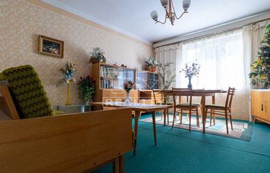 SUPER CENA ! TUreality ponúka na predaj dom s pozemkom 700 m2 v obľúbenej tichej lokalite za príjemnú cenu - rezervované