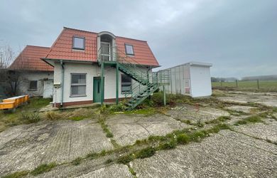 Bývalý areál bitúnku pri obci Orechová Potôň na PREDAJ