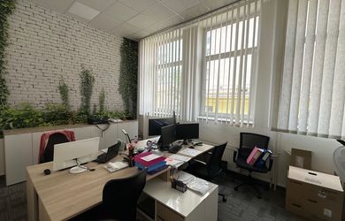 Priestor 168m2 na vyvýšenom prízemí v blízkosti Klientskeho centra, Bratislava II