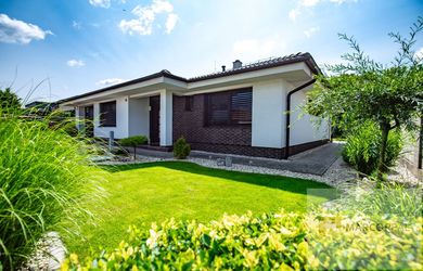 Krásna 4-izb. NOVOSTAVBA RD na ul. OSKARA ČEPANA v Trnave, pozemok 595 m2, výmera domu 161,8 m2, zariadený