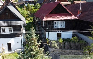 Dobová drevenica s garážou, bez investícií s terasou na posedenie pri rannej káve