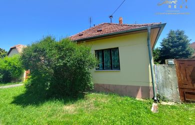 Ponúkam na predaj krásny pozemok vo výbornej lokalite.