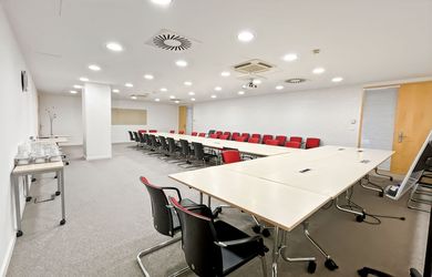 Súkromný kancelársky priestor pre 2 osoby v oblasti Regus CBC Center