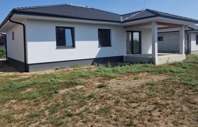 Predaj novostavby 4.izb RD v Čakajovciach pri Nitre, pekné, tiché prostredie.