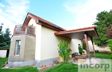 7 IZB. RODINNÝ DOM SO ZÁHRADOU NA ZAČIATKU VRAKUNE, PRIEHRADNÁ ULICA