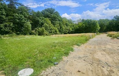 ATRAKTÍVNY SLNEČNÝ POZEMOK PRI LESÍKU NA LEDNICKÝCH ROVNIACH