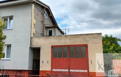 ČERVENÍK Na Predaj RD s dvomi bytovými jednotkami s možnosťou autoservisu
