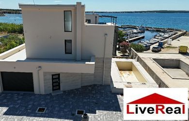 Vila na pláži, Privlaka, bazén, pozemok 4,8á, najvyhľadávanejšia časť,
