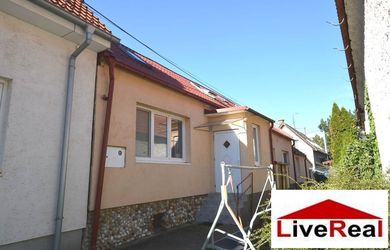 7izb RD, Vajnory, Roľnícka, 2 samostatné byty, spoločný dvor, všetky siete,
