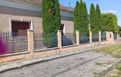 Znížená !Na predaj Rodinný dom s garážou a hospodárskymi budovami aj na podnikanie   ! Kolárovo okres Komárno