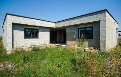 Priestranný 5-izbový rodinný dom 203m² s veľkou garážou a terasou, Andovce