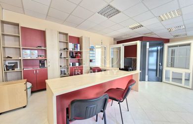 Na predaj výrobná hala na plastové okná – kompletne zariadená, Topoľčany