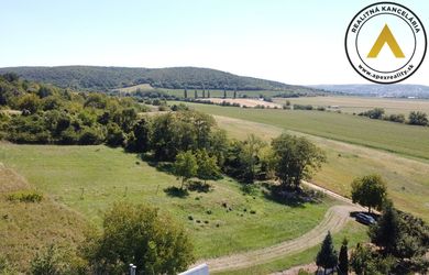 Exkluzívne iba v APEX reality pozemok 2464 m2 na výstavbu rekreačného objektu
