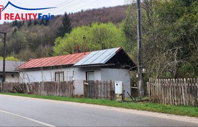Domček pri potôčiku