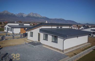 Nadčasové rodinné domy v skvelej lokalite pod Tatrami
