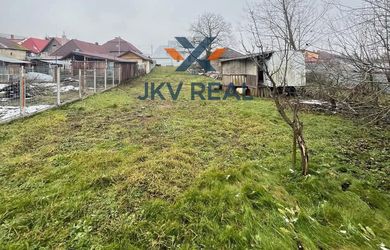 Investícia s Potenciálom: Stavebný Pozemok s Chatkou v Krivošťanoch pri Strážskom!