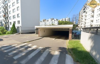 NA PREDAJ garáž ové státie v komplexe garáži Ondavská, Zimný štadión